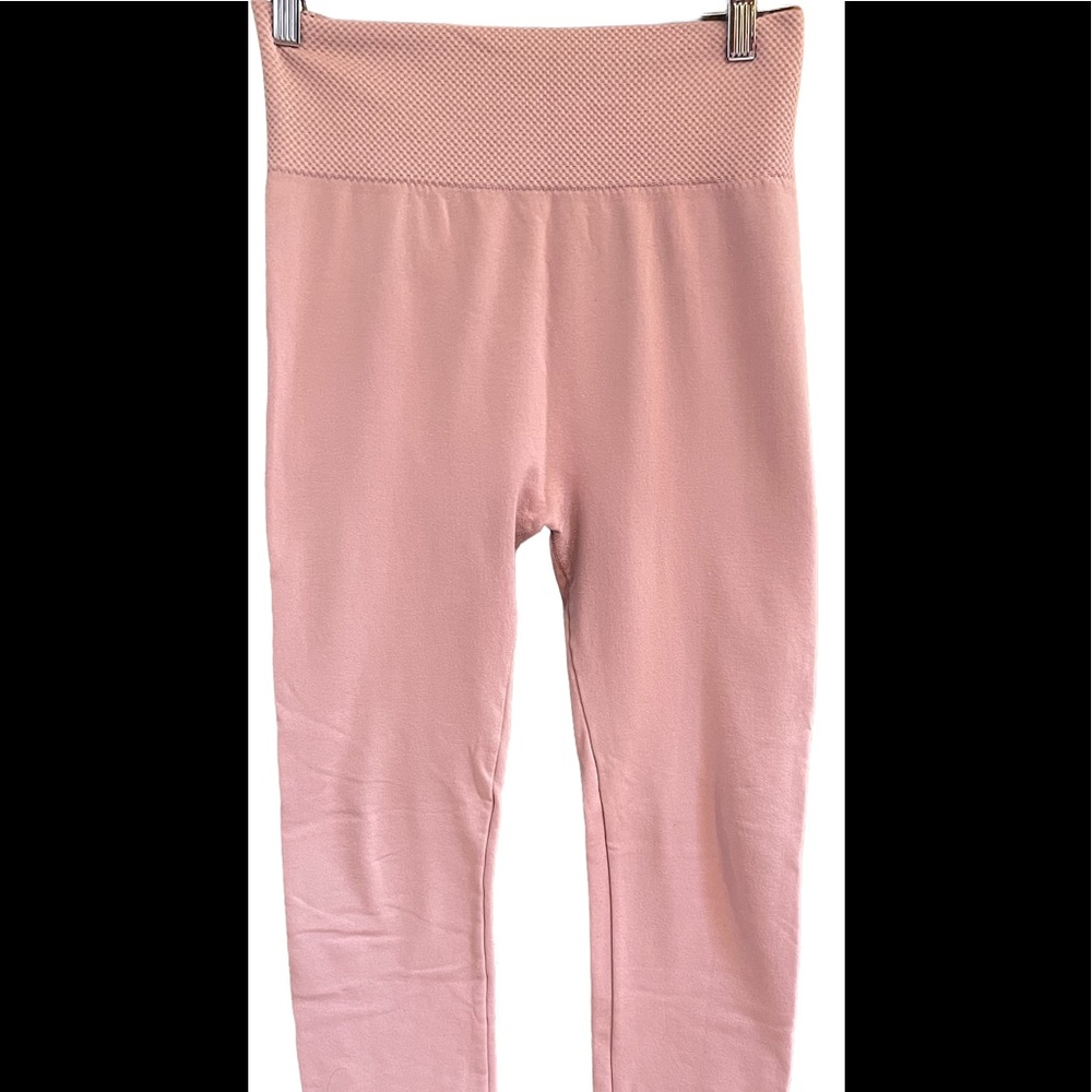 Light pink stretchy leggings comfy